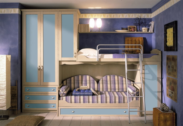 letto a castello con divano nella cameretta dei bambini