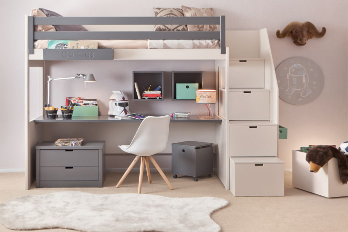 letto a castello in una stanza per un bambino