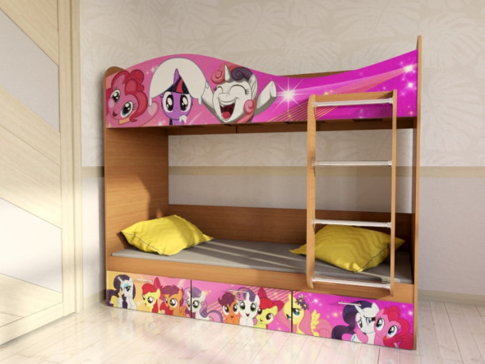 modello a castello con immagini nella cameretta dei bambini