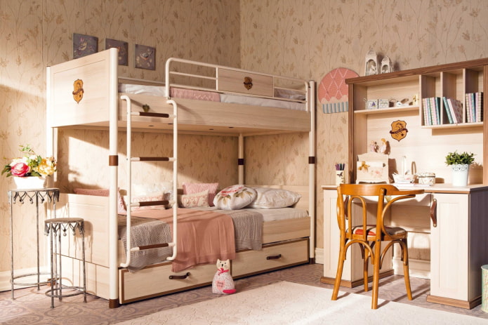 un letto a castello in una cameretta per bambini in stile provenzale