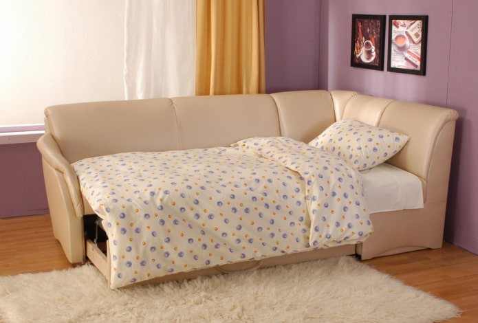 divano pieghevole con rivestimento interno in ecopelle