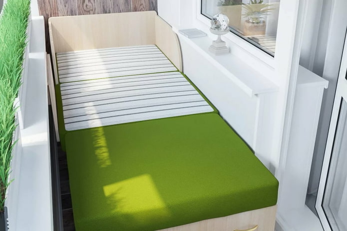 divano letto all'interno della loggia