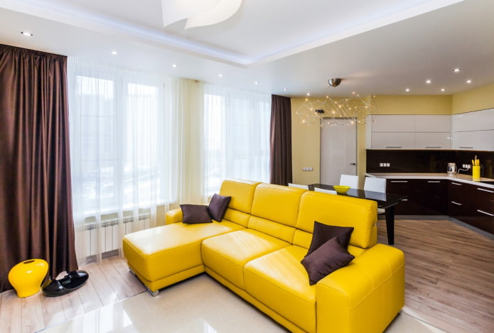 modello di divano in pelle con pouf