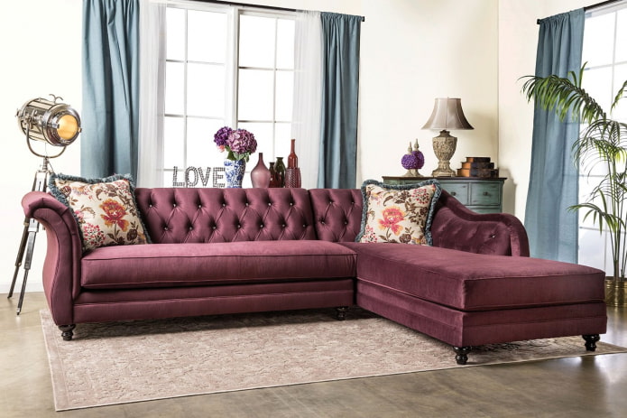 modello di divano con pouf all'interno