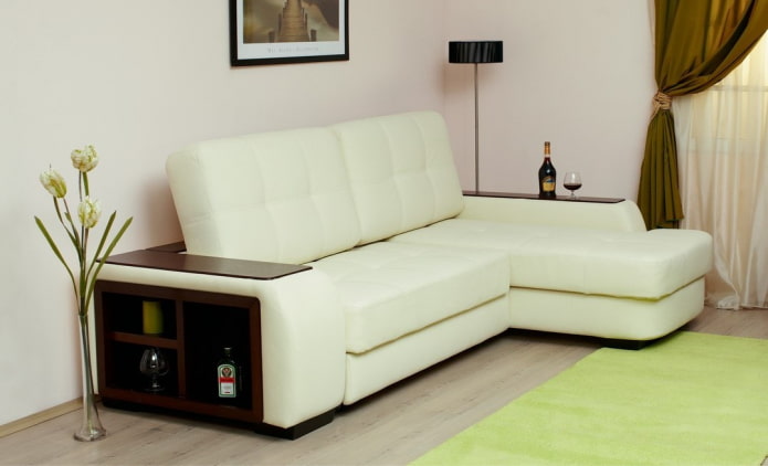 modello di divano con pouf all'interno
