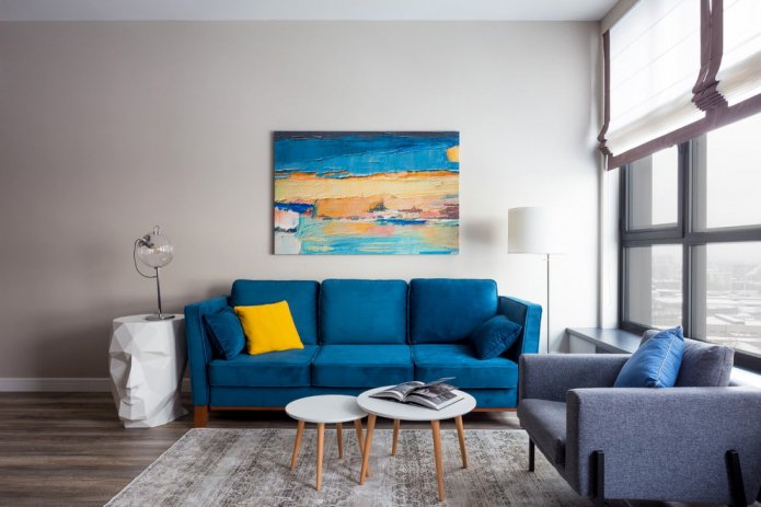 divano blu in interno