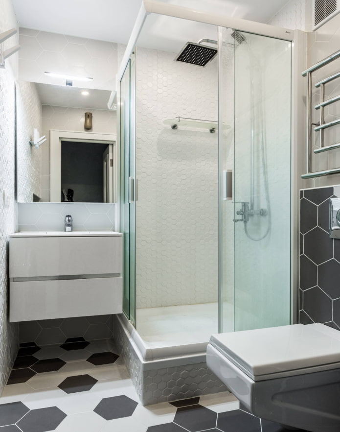 Cabina doccia in un bagno piccolo