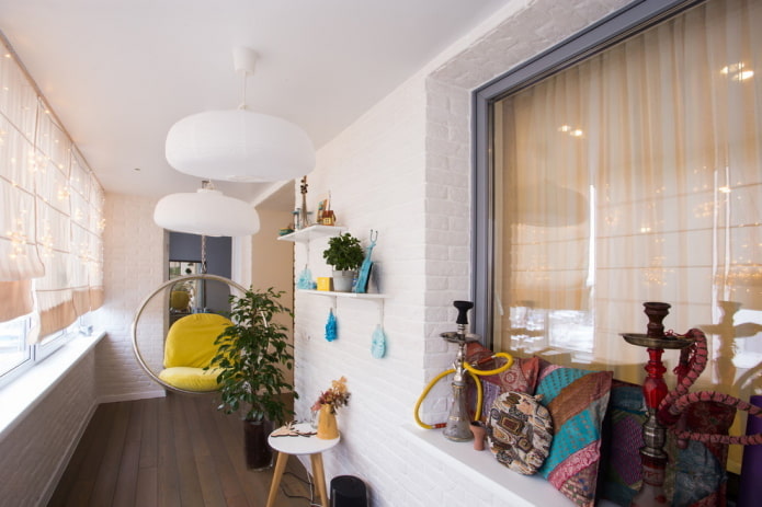 decorazione del soffitto all'interno del balcone