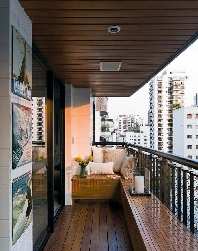 decorazione del soffitto all'interno del balcone