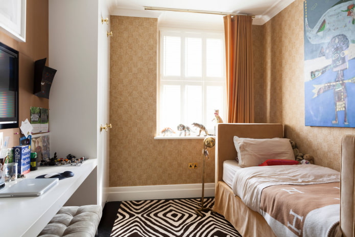 Letto, armadio e tavolo