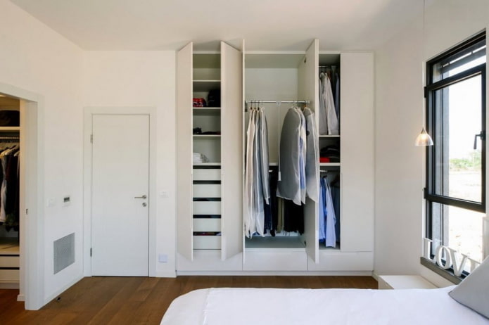 design dell'armadio in una nicchia