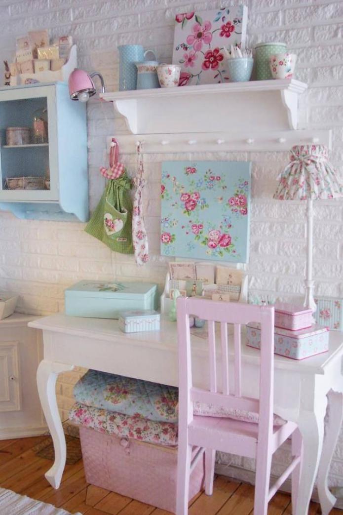 ambiente di lavoro in stile shabby chic