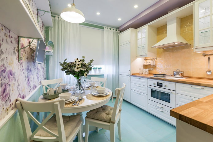 Cucina di 10 mq in stile provenzale