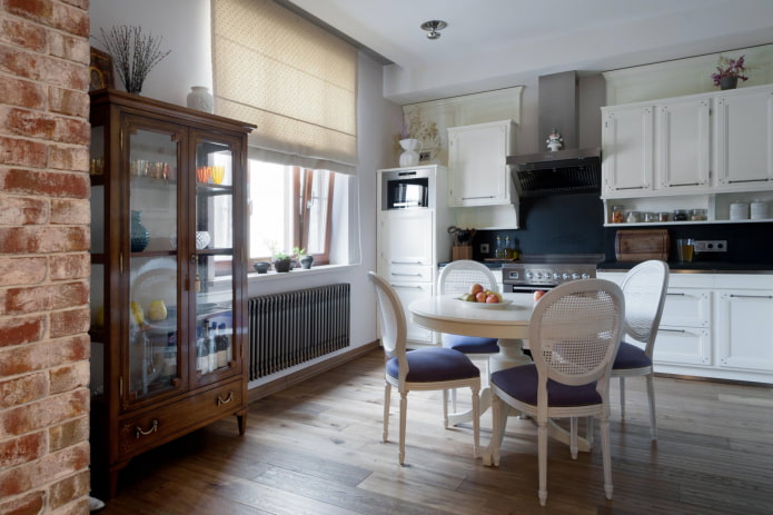 credenza antica negli interni