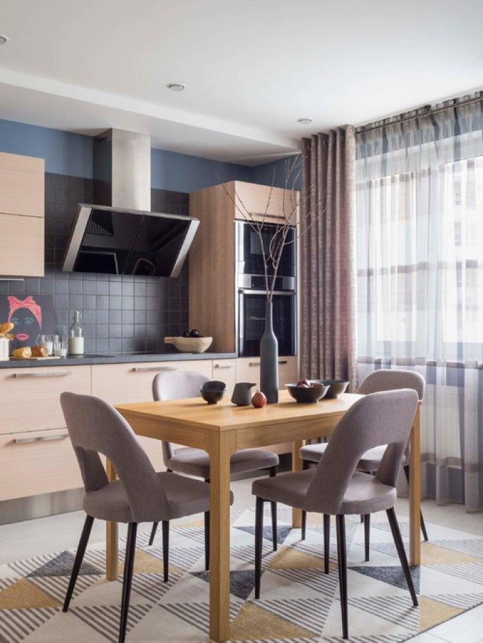cucina con mobili alti