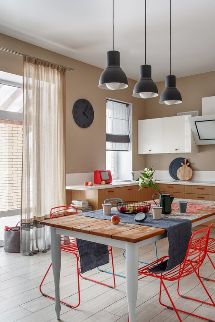 accenti rossi all'interno