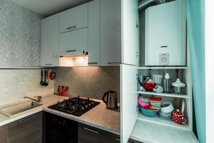 zona cucina di 5 mq con scaldabagno a gas