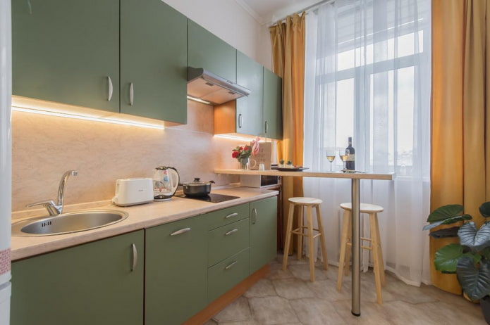 set da cucina con una superficie di 6 metri quadrati