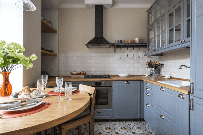 set da cucina con una superficie di 6 metri quadrati