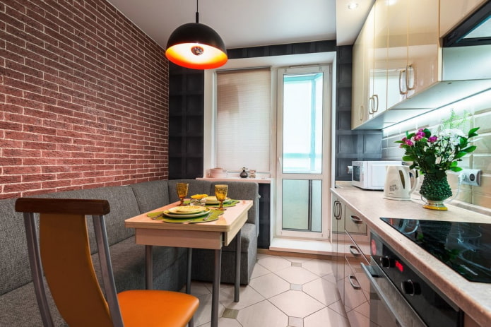 divano in una cucina di 8 mq