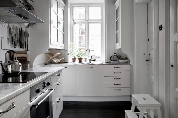 interno cucina di 8 mq con finestra