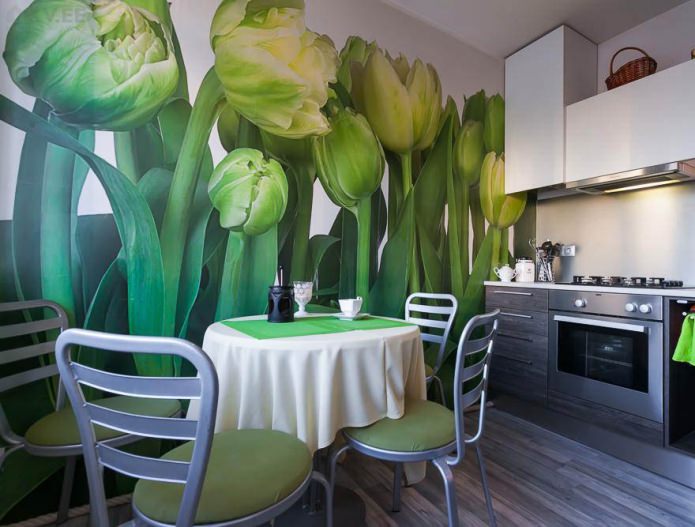 Carta da parati fotografica verde con tulipani nel design della cucina