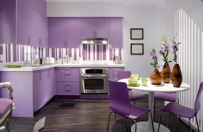 tavolo in plastica per l'interno della cucina