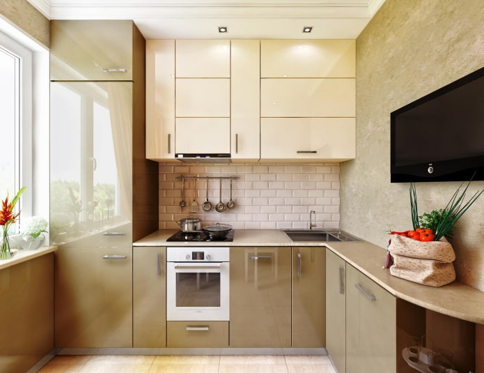 cucina lucida nei toni del beige