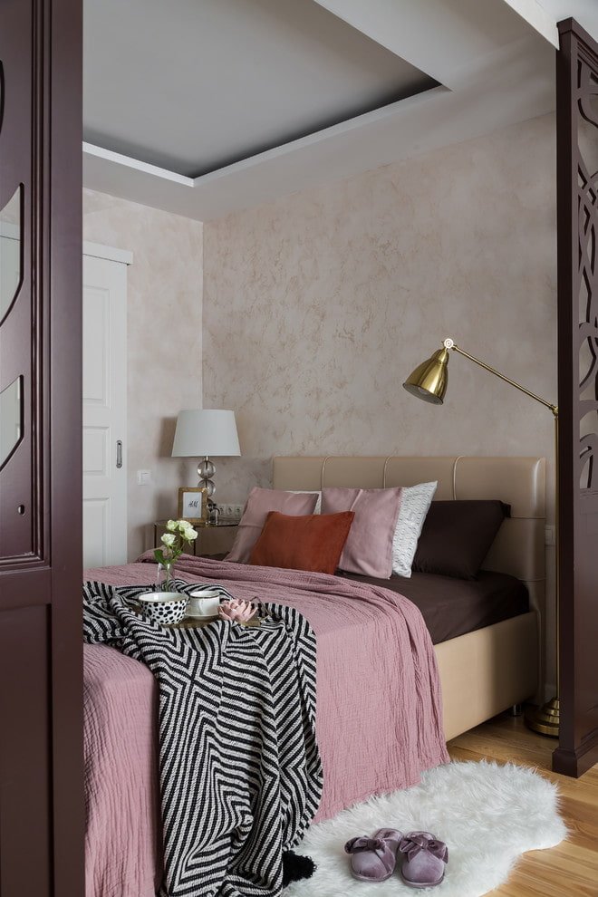 interno della camera da letto in un appartamento di 36 metri quadrati