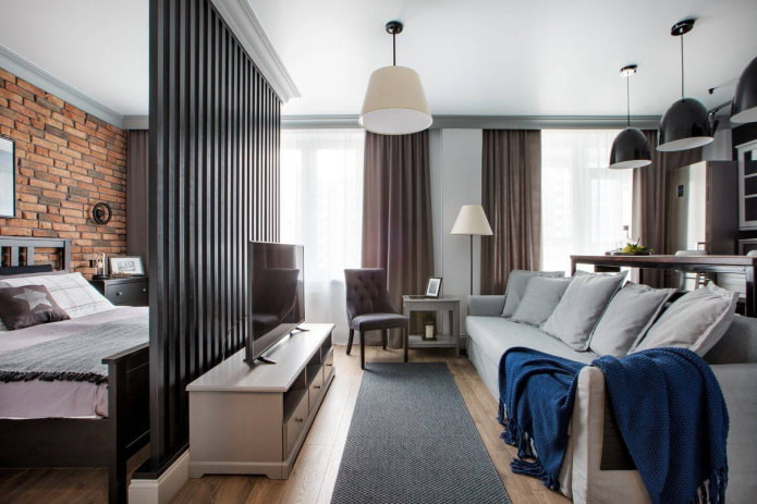 Monolocale con letto dietro una parete divisoria