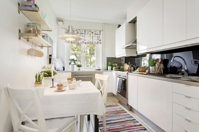 interno della cucina in un appartamento di 50 metri quadrati