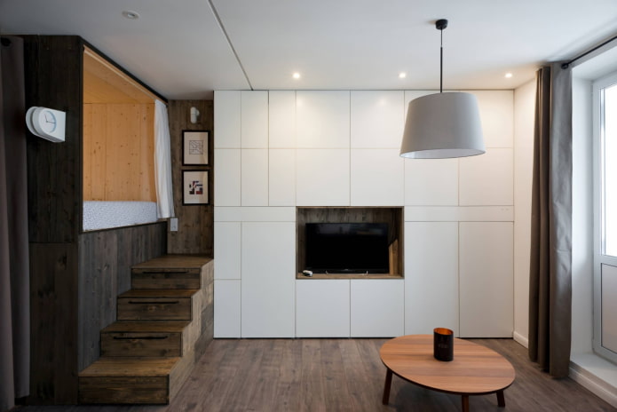 Mobili alti fino al soffitto
