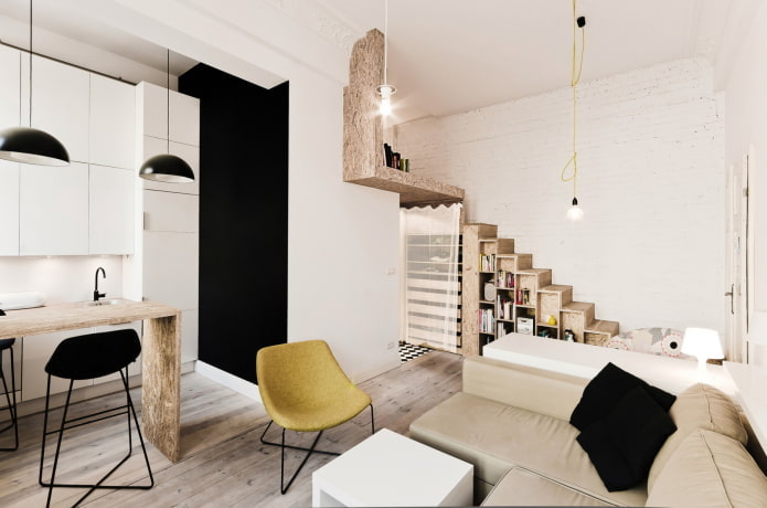 interno di un monolocale a due livelli