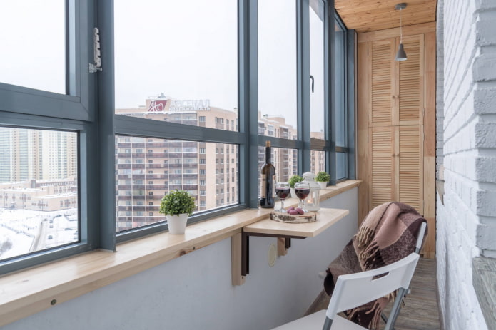 armadio a muro sul balcone