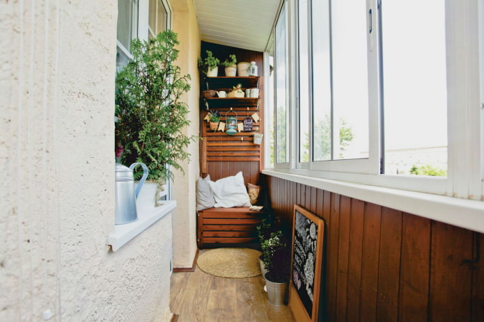 mensole sul balcone