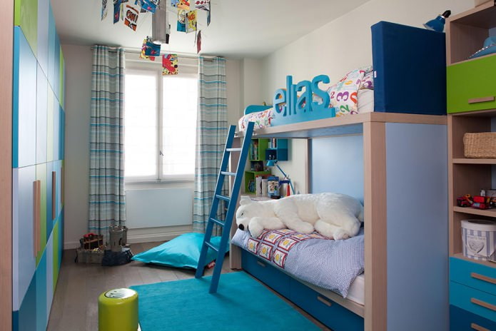 una cameretta per due bambini nei toni del blu