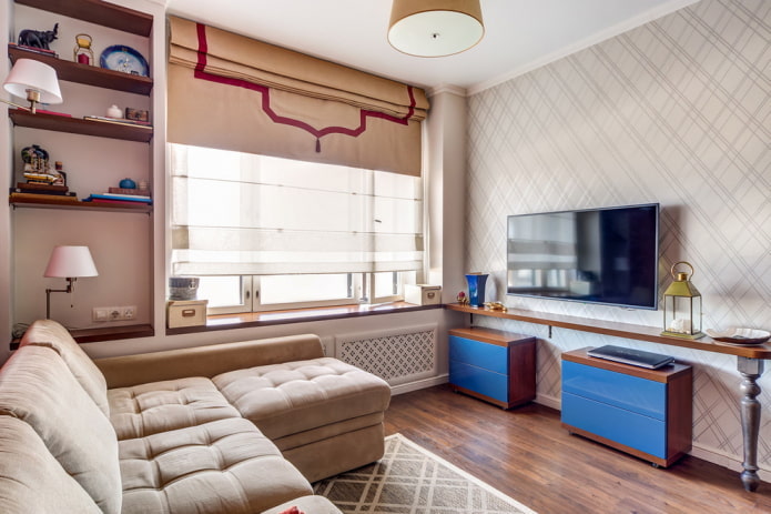 decorazioni e tessuti all'interno di un piccolo soggiorno
