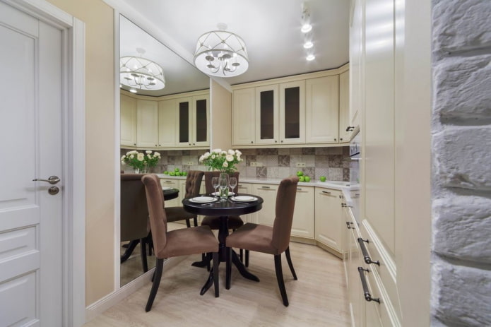 illuminazione all'interno di una piccola cucina