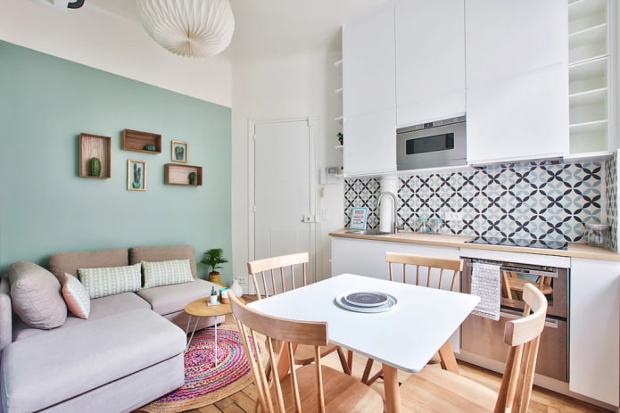 disposizione dei mobili all'interno di una piccola cucina