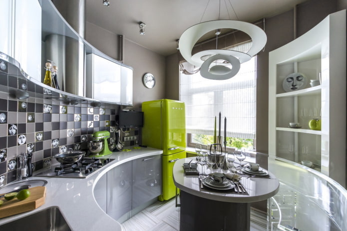disposizione degli elettrodomestici all'interno di una piccola cucina
