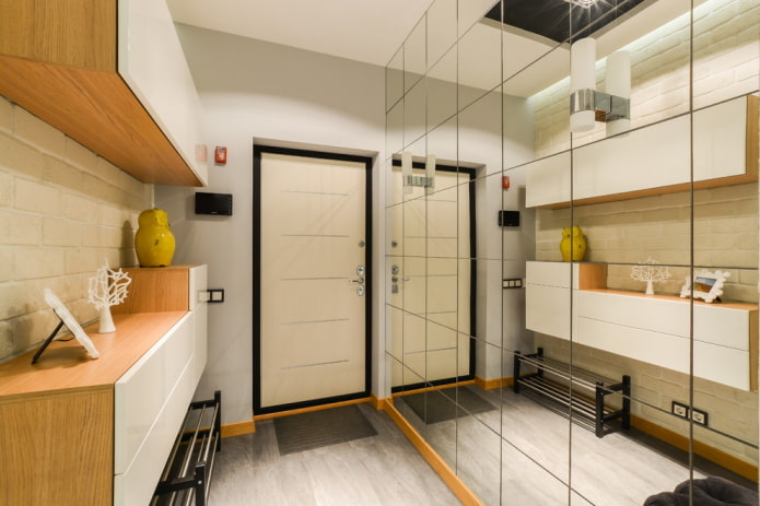 rifiniture all'interno di un piccolo corridoio