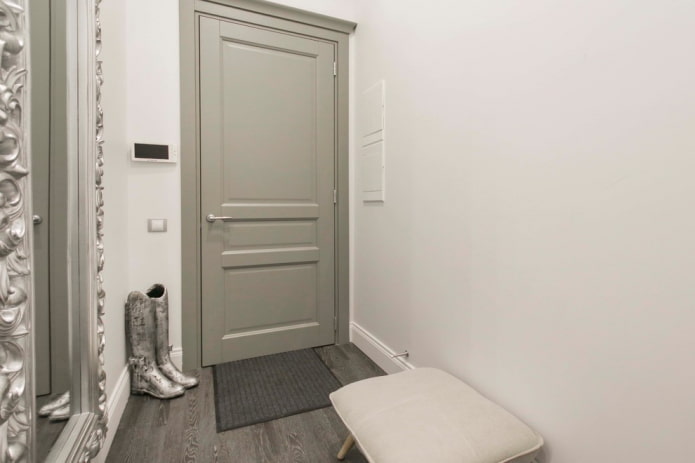 rifiniture all'interno di un piccolo corridoio
