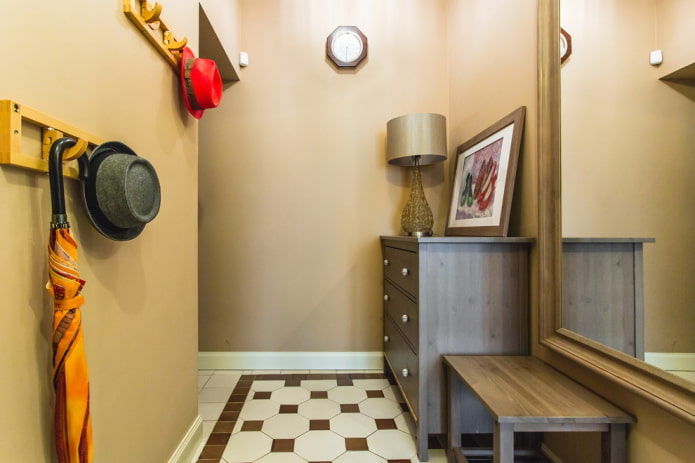 decorazione all'interno di un piccolo corridoio