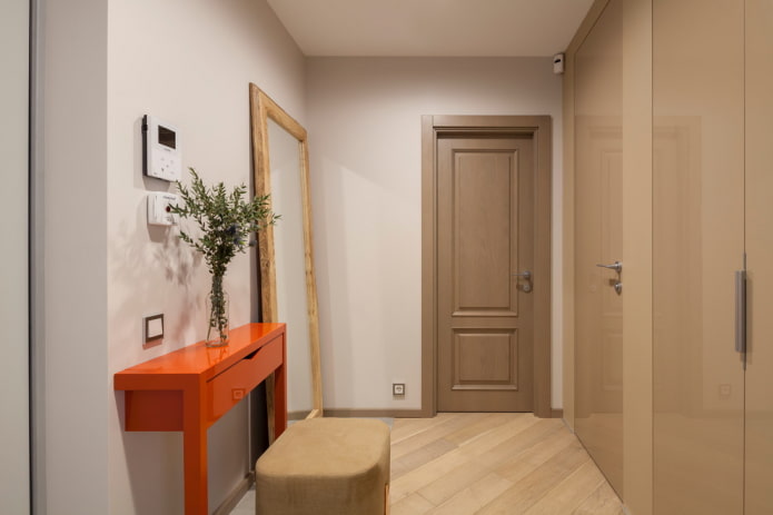 decorazione all'interno di un piccolo corridoio