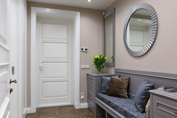 decorazione all'interno di un piccolo corridoio