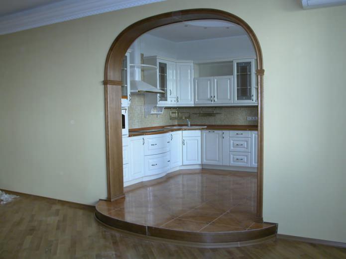 apertura interna decorata con legno