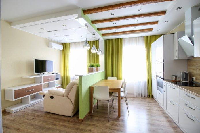 Suddividere una stanza in zone utilizzando le travi del soffitto