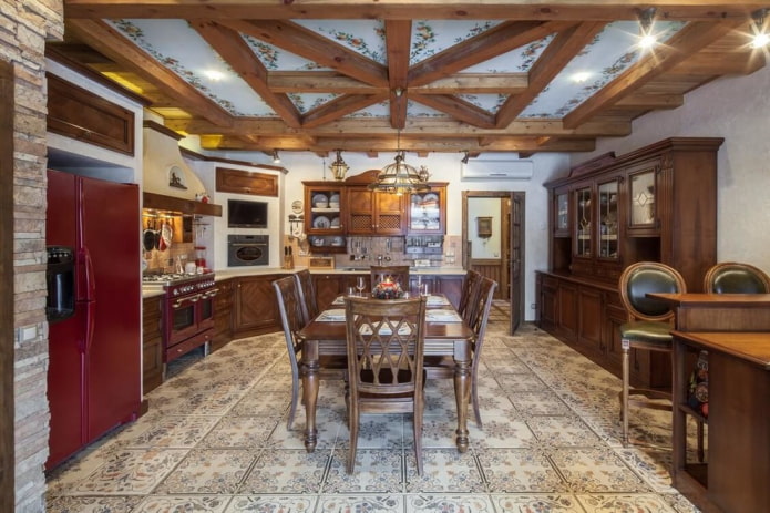 Modo insolito di posare le travi in cucina