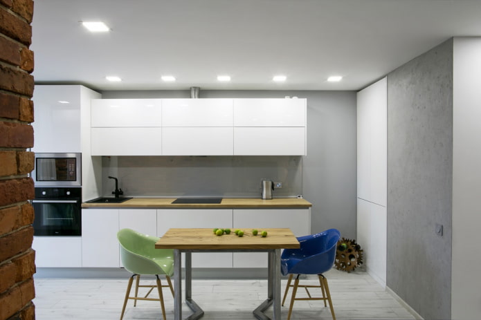 soffitto a un solo livello nell'interno della cucina