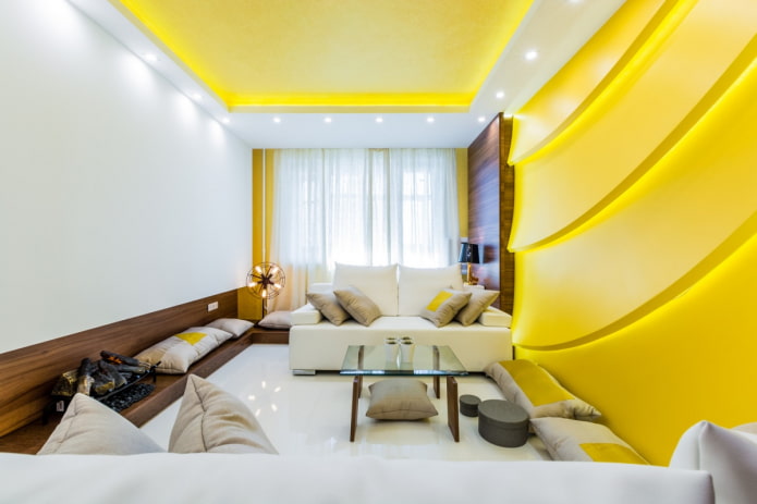 soffitto giallo negli interni